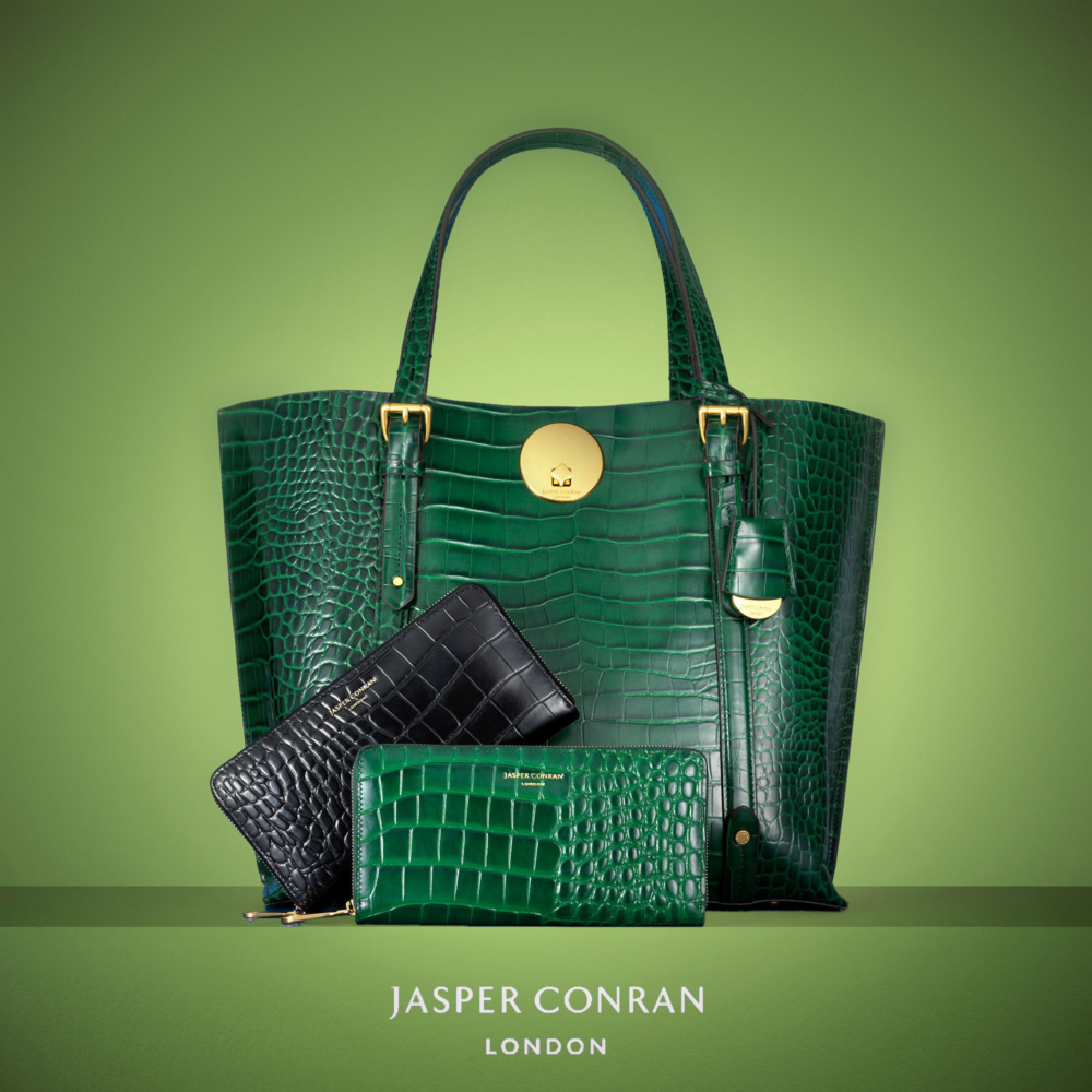 asper Conran London emerald green croc leather tote handbag with matching wallets and gold hardware — luxury accessories still life photography by Leo Acker, London still life photographer Leo Acker Photographer ADVERTISING 